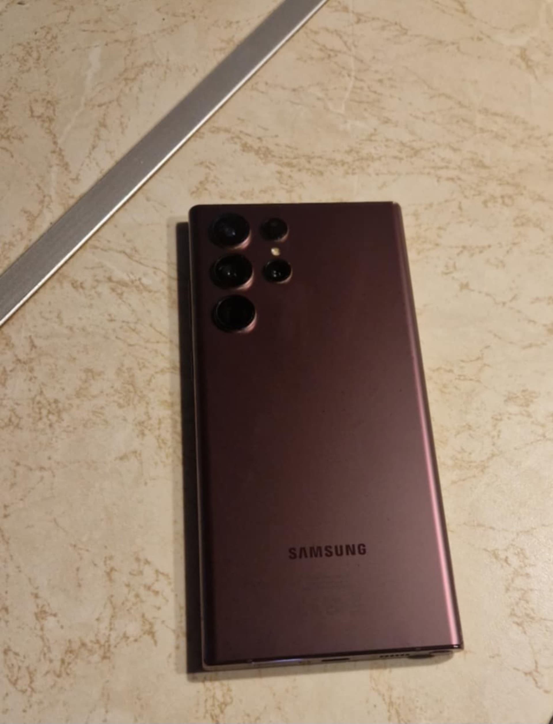 Samsung Galaxy S22 Ultra 5G 256GB Burgundy