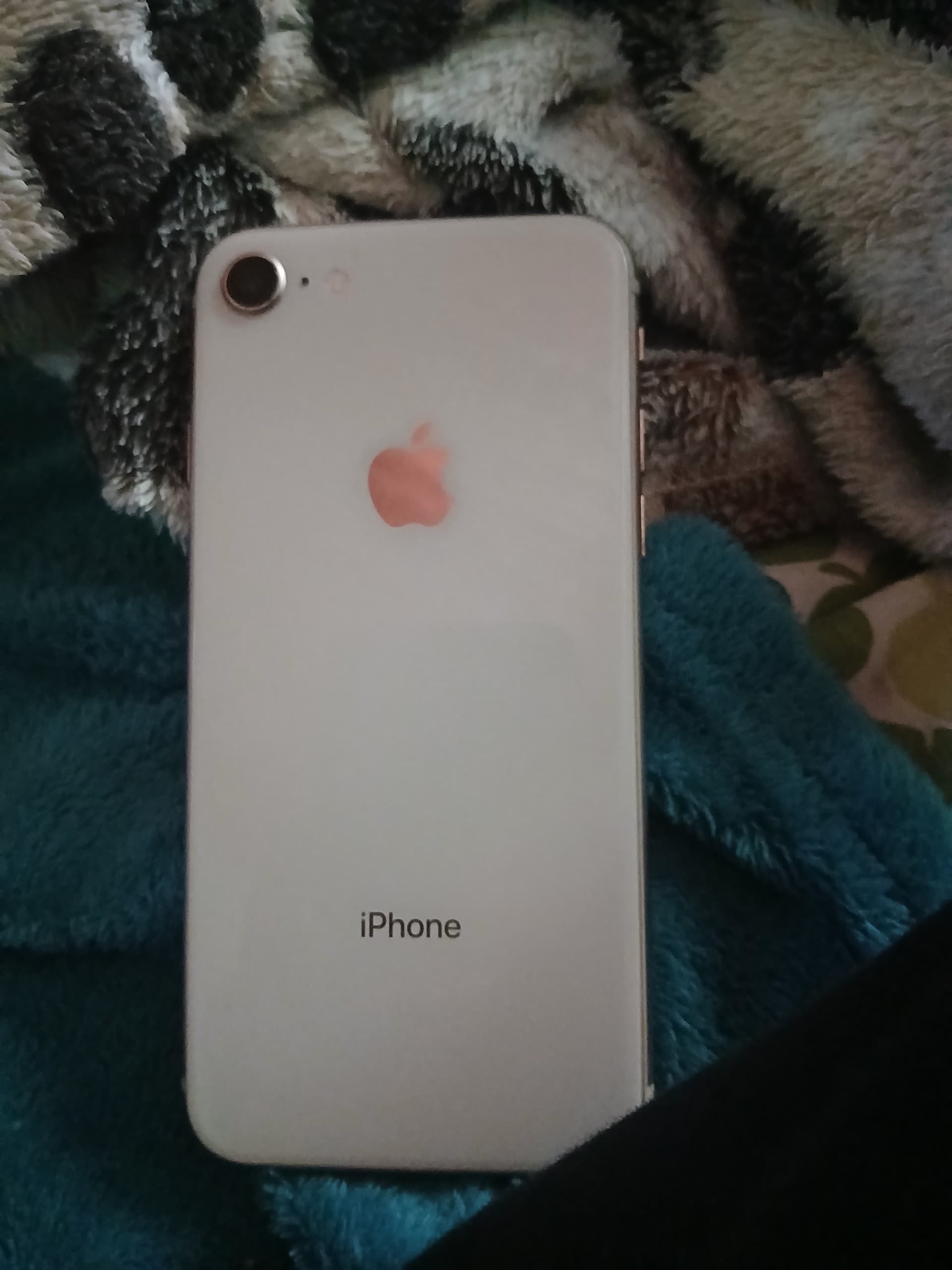 Apple iPhone 8 64GB Gold